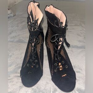 Peep toe mesh, high heel booty.